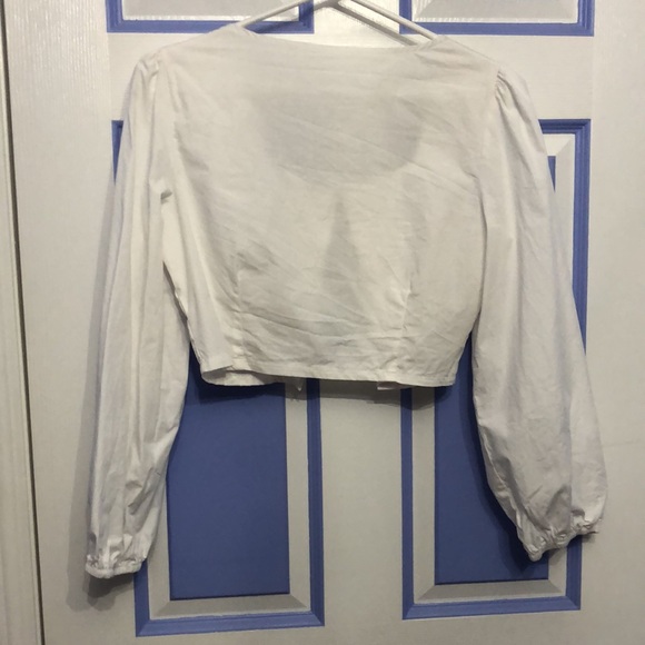 White Puff-Sleeve Top with gold hook clasps - Picture 3 of 3